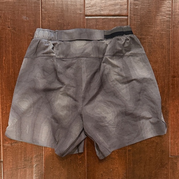 Men's Patterned Gray Lululemon Surge Shorts - Picture 3 of 4